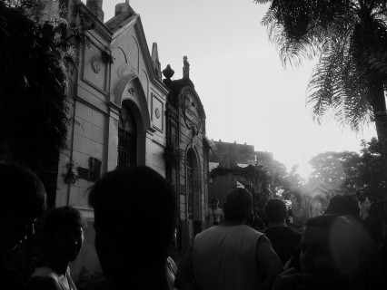 Ultratumba: relatos de fantasmas en el cementerio "La Piedad"