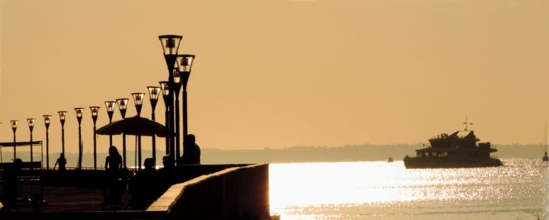 Atardecer en la costanera de Posadas